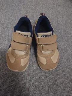 【asics】ネイビー ベルト付きスニーカー キッズサイズ