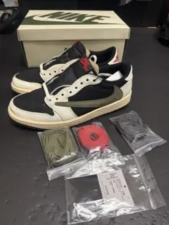 Travis Scott × Nike Air Jordan 1 Loのサムネイル