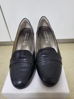 美品 aravon アラヴォン 黒 レザー パンプスのサムネイル
