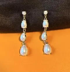 ホワイトパールドロップピアス