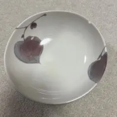 お椀 小皿 たち吉 橘吉 葉模様の白い陶器の皿 日本 JAPAN