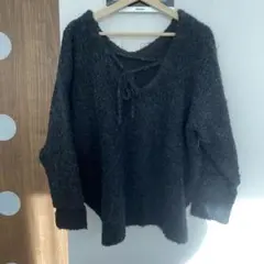 LOWRYSFARM ダークグレーオフショルダー セーター