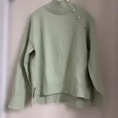 しまむら　星玲奈　肩ボタン　ニット