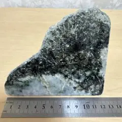 ミャンマー産天然本翡翠原石約1035g 3面磨き済み