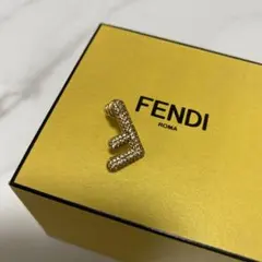 Fendi スクエア型ピアス 専用ボックス付き Fendi スクエア型ピアス 専用ボックス付き - メルカリ