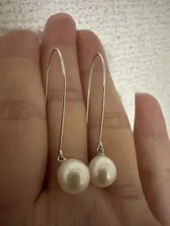 ホワイト10K金ゴールド 天然パールピアス太めのフック、シンプルで上品なデザイン