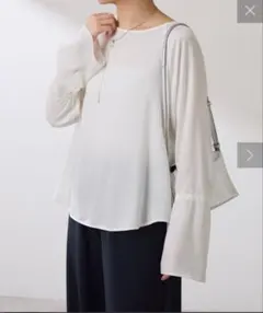 COLLAGE GALLARDAGALANTE 袖フレアサテンTブラウス