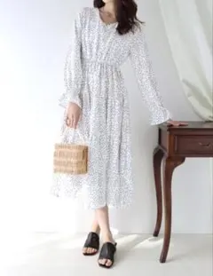 タグ付き未使用品✨BLUE EAST ドットティアードワンピース M ホワイトのサムネイル
