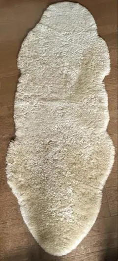 ムートンラグ　クリーム色 シープスキンラグ