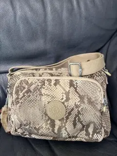 キプリング ヘビ柄ショルダーバッグ