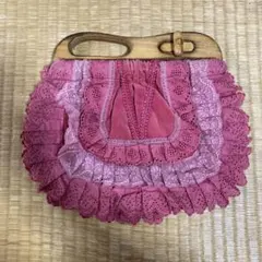 ピンクのレース装飾クラッチバッグ