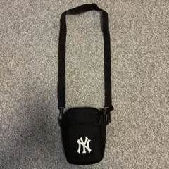NYヤンキース ロゴ ショルダーバッグ 黒