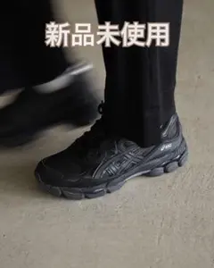 ASICS GELNYC オールブラック スニーカーのサムネイル