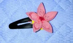 ピンク花デザイン ヘアクリップ