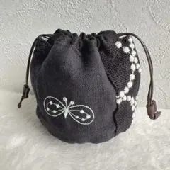 ミナペルホネン ハンドメイド 丸底巾着ポーチ ブラック系のサムネイル