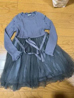 グレー フリル付き長袖ワンピース