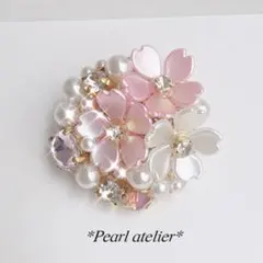 桜＆白花＊パール＆ビジューブローチ✨　卒業式　入学式　桜モチーフ　ハレの日　軽量