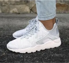 NIKE AIR HUARACHE ULTRA スニーカーかかとが踏める　24のサムネイル