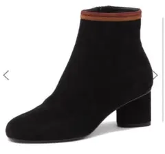 FERRAGAMO ブラック スエード ショートブーツのサムネイル