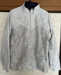 ミズノ　ブレスサーモ　ウィンドブレーカー