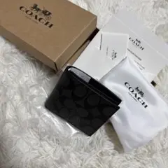 【新品・未使用】COACH ブラックレザー 二つ折り財布　プレゼント