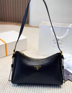 PRADA プラダ ショルダーバッグ ブラックのサムネイル