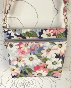 キャスキッドソン　デイジー　Ｍサイズ　サコッシュ