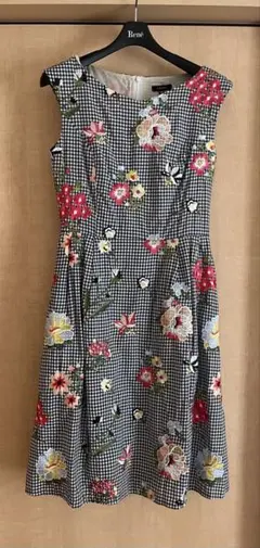 TOCCA ギンガムチェック 花柄 刺繍 ノースリーブ ワンピースのサムネイル
