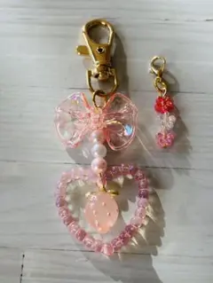 ピンクリボンとイチゴのチャーム