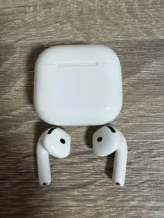 Apple AirPods4 ノイズキャンセリングモデル　ワイヤレスイヤホン