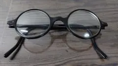 クラシックなラウンドフレーム（丸）メガネ