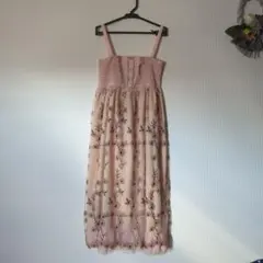 アクシーズファム　刺繍入りピンクキャミワンピース