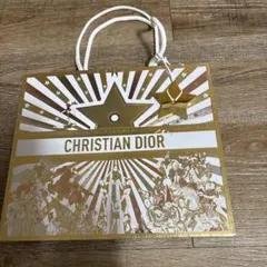 DIOR ディオール　ホリデーコレクション2025 オーナメントとショッパー