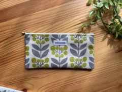 ハンドメイド　お財布ポーチ　ラミネートポーチ　キャットガーデン　北欧風　グリーン