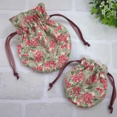 ハンドメイド　まんまる巾着袋　2点セット　赤い木の実柄