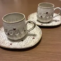ハート模様のカップとソーサー2個セット