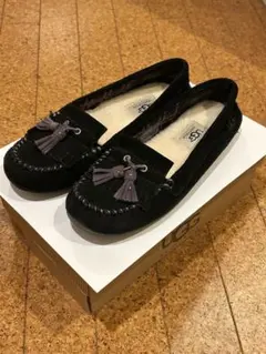 UGG モカシン ブラック 23cm - メルカリ