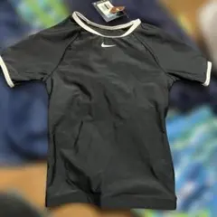 黒　NIKE 150 M ラッシュガード　水着　胸部に当て布あり　未使用