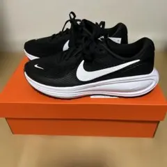 NIKE スニーカーウィメンズ レボリューション8 黒白24.5㎝ 新品未使用
