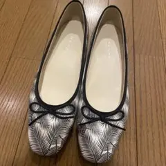 REGAL リーガル バレエシューズ　リーフ柄のサムネイル