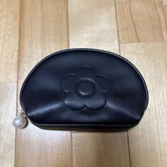 マリークワントMARY QUANT エンボス デイジー パール ラウンドポーチ