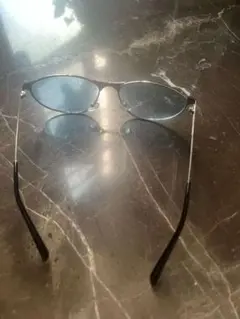 シルバー メタルフレーム オーバル型サングラス