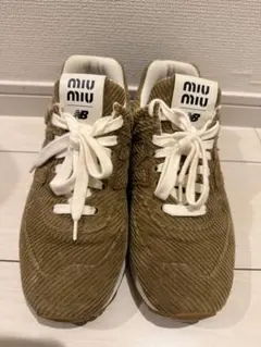 Miu Miu New Balance 574 スニーカー ベージュ　サイズ39 Miu Miu New Balance 574 スニーカー ベージュ サイズ39 - メルカリ