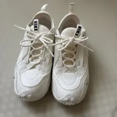 お値下げ！ナイキ ウィメンズ TC 7900 DD9682-100 24.5