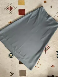 新品　ユニクロ　サテンフレアスカート70