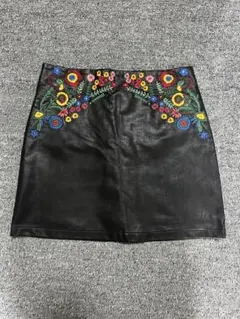 ZARA ザラ　ミニスカート　ブラック　フェイクレザー　刺繍