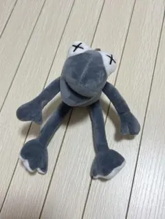 未使用 KAWS カウズ ぬいぐるみ キーホルダー グレー