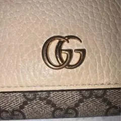 GUCCIミディアムウォレット　白