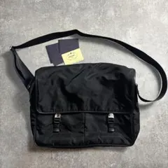 近年モデル PRADA ショルダーバッグ トライアングルロゴ ブラック