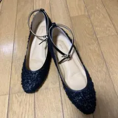 黒 ストラップ付きシューズ